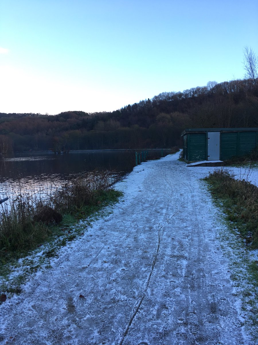 rachcoley's tweet photo. #etherowpark #familywalk #lovelyafternoon #coldfun with @Loobylew72 @LynseyGalleyAC https://t.co/hqxsWwHPTZ