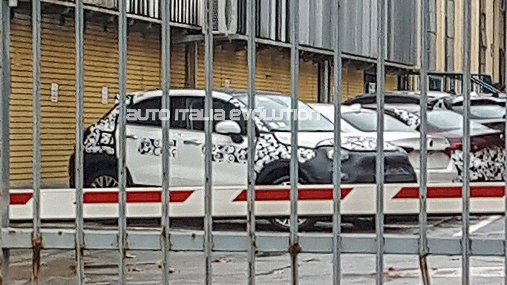 AutoItaliaEvo's tweet photo. Ecco per voi il primo muletto della 500X restyling! 
#autoitaliaevolution #fotospia https://t.co/SMozK6NwaO https://t.co/g0WYqVqbvd