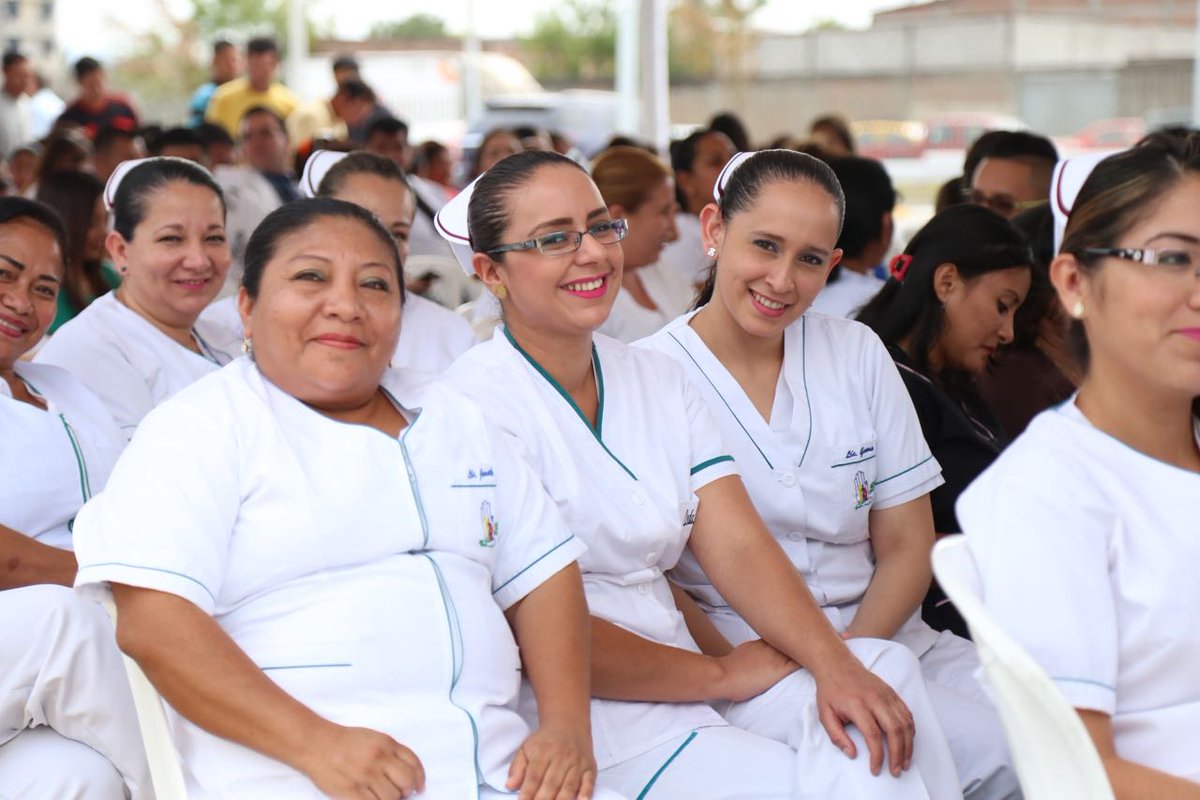 IESSec's tweet photo. Hoy 700 funcionarios, administrativos y profesionales de salud se incorporan al nuevo Hospital General de Manta, todos comprometidos con brindar atención de calidad en el momento de su apertura. #IESSManta https://t.co/OGIZ8ZxdZC