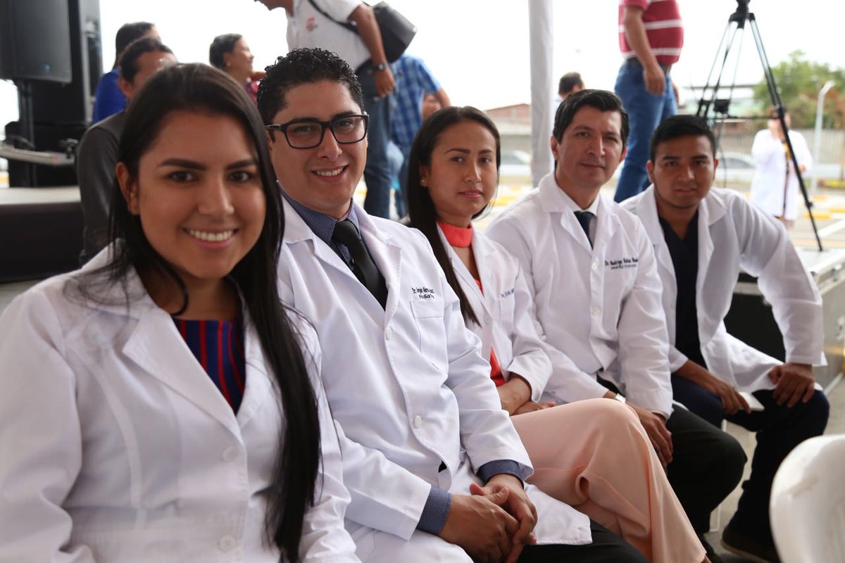IESSec's tweet photo. Hoy 700 funcionarios, administrativos y profesionales de salud se incorporan al nuevo Hospital General de Manta, todos comprometidos con brindar atención de calidad en el momento de su apertura. #IESSManta https://t.co/OGIZ8ZxdZC