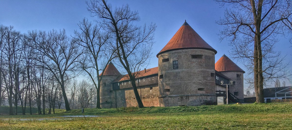 ParaDajZorg's tweet photo. #croatia #hrvatska #sisak #2017 #starigrad #dvorac #oldtown #castle #fortress #paradise #paradajz https://t.co/1bSAObZ4Ot