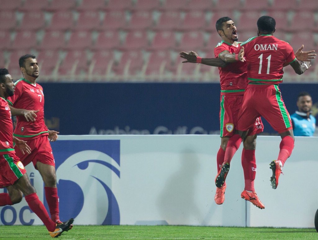 عظيمة حيل هالفرحة تبعثر شعب وتلمّه
تجي لعشاقك البلسم ولحسادك تجيهم وخز
⚽️🇴🇲⚽️🇴🇲⚽️🇴🇲⚽️🇴🇲⚽️🇴🇲⚽️🇴🇲
 #السعوديه_عمان
#خليجي_23