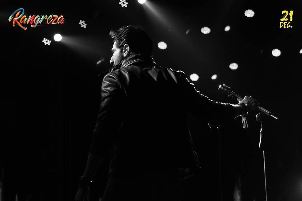 #RangrezaBTS : The rock star Ali Zain (Bilal Ashraf) on the sets of Rangreza.

Book your tickets at: 
ift.tt/2zQtJCp

#Rangreza #Rangrezathefilm #RangrezaMoments #takellpr #BilalAshraf #VisionArtFilms #MHFilms #MalkaniFilms #B4UMotionPictures #… ift.tt/2pPBBU7