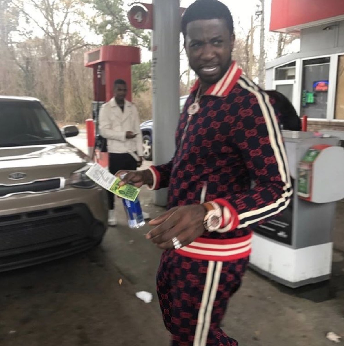 IndieGrindDASH's tweet image. Gucci's out here with scratchers #nevernotworkin