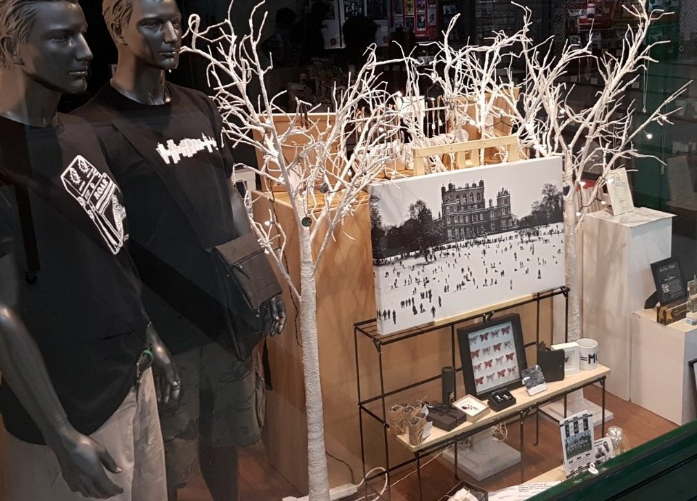 Fresh new look for #NewYear with a #Snowy window @thelazybass <a href="/rawsonphotos/">Rawson Photography</a> @WildgooseDesign   <a href="/KnittingAcademy/">The Knitting Academy</a> <a href="/LeftLion/">LeftLion Magazine Nottingham</a> <a href="/paguroupcycle/">Paguro Upcycle</a> <a href="/SarahEcoDesign/">Sarah Turner</a>