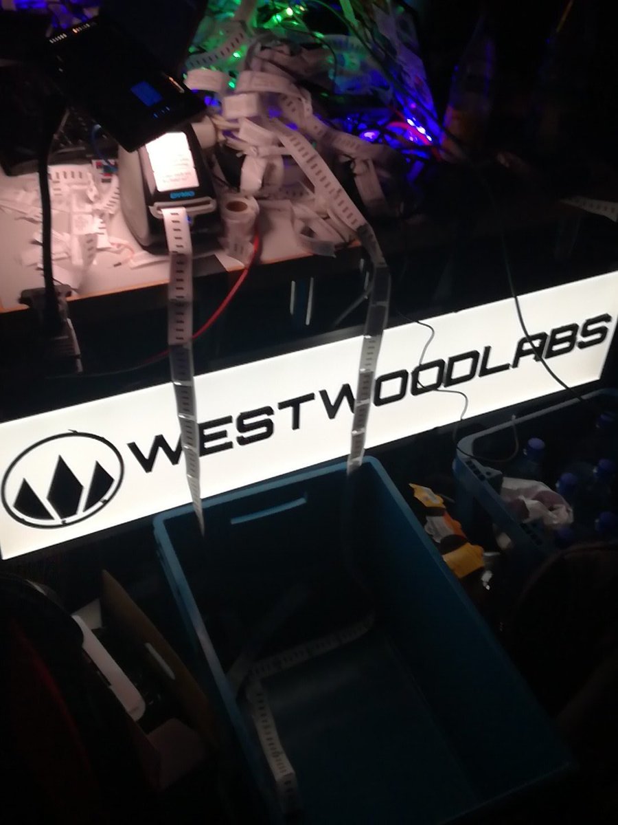 Danke an die <a href="/c3vermittlung/">@chaosvermittlung@chaos.social</a> für die Bereitstellung des Internetauffangbehälters #34c3