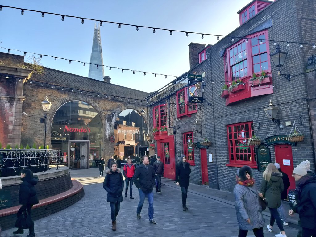demikublog's tweet photo. No podíamos irnos de #Londres sin el típico paseo por la orilla del Támesis #Southbank #Webminster #demikuchristmaslondon #Navidad https://t.co/7iUX2At5OF