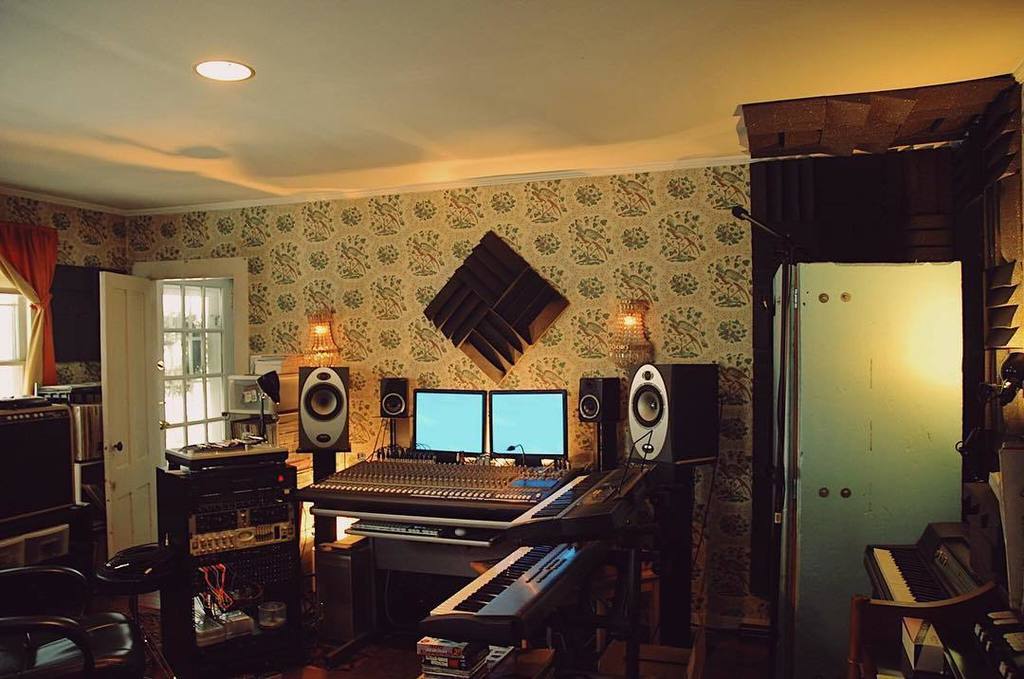 TheArcitype's tweet photo. #tbt to my project studio in my parents house in Western MA before @thebridgesoundandstage. Things have come a ways since. #thearcitype #thebridgesoundandstage #arcproducedthat #thebridge #recording #recordingstudio #projectstudio #studio #arcitype #musi… https://t.co/p6B5A2EV3X https://t.co/s4IH73hqJu