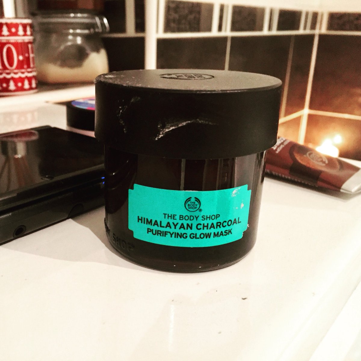 ejgauthor's tweet photo. When I’m feeling awful, I resort to a face mask! #facemask #selflove #pampering #thebodyshop #allnatural #crueltyfree #bathtime #candles #epsomsalt #feelingsorryformyself #whennotwriting #author #gamer #geek #scifi #redpoenixvsthearenaofstars https://t.co/qCLlfXgU46