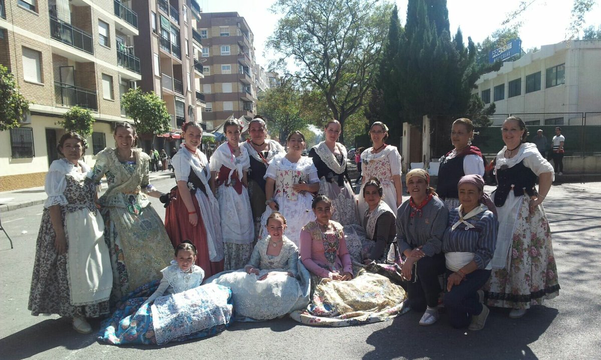 Domingo 07 de Enero de 2018 nuestro Grupo de Baile Regional participará en el Festival de Balls al Carrer que organiza <a href="/JCF_Valencia/">Junta Central Fallera</a> en la Plaza de la Virgen, a las 11:30h. Os esperamos a todos/as para animarlas.
#elpouetdecampanar #sompouet #ballsalcarrerpouet