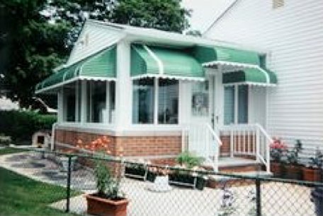 gssawning's tweet image. Aluminum patio covers create additional shelter for your family, as well as protection for your home. Horizontal lines convey the contemporary look, and they are available with a choice of colors and a variety of trims: bit.ly/2kO8I3x #Awning #Home #Westchester