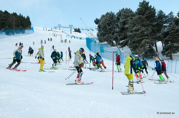 NieveAventura's tweet photo. La gran triunfadora del VIII #MemorialAlbertPardo en @SnowLaMolina ha sido @NuriaPauRomeu, que ha ganado los dos slaloms femeninos. @APuentePodium y #LucaJohn se han impuesto en los masculinos
#RFEDI #rfedialpino #spainsnow
https://t.co/msiwJ4nsDJ https://t.co/Of1sWlKrLX