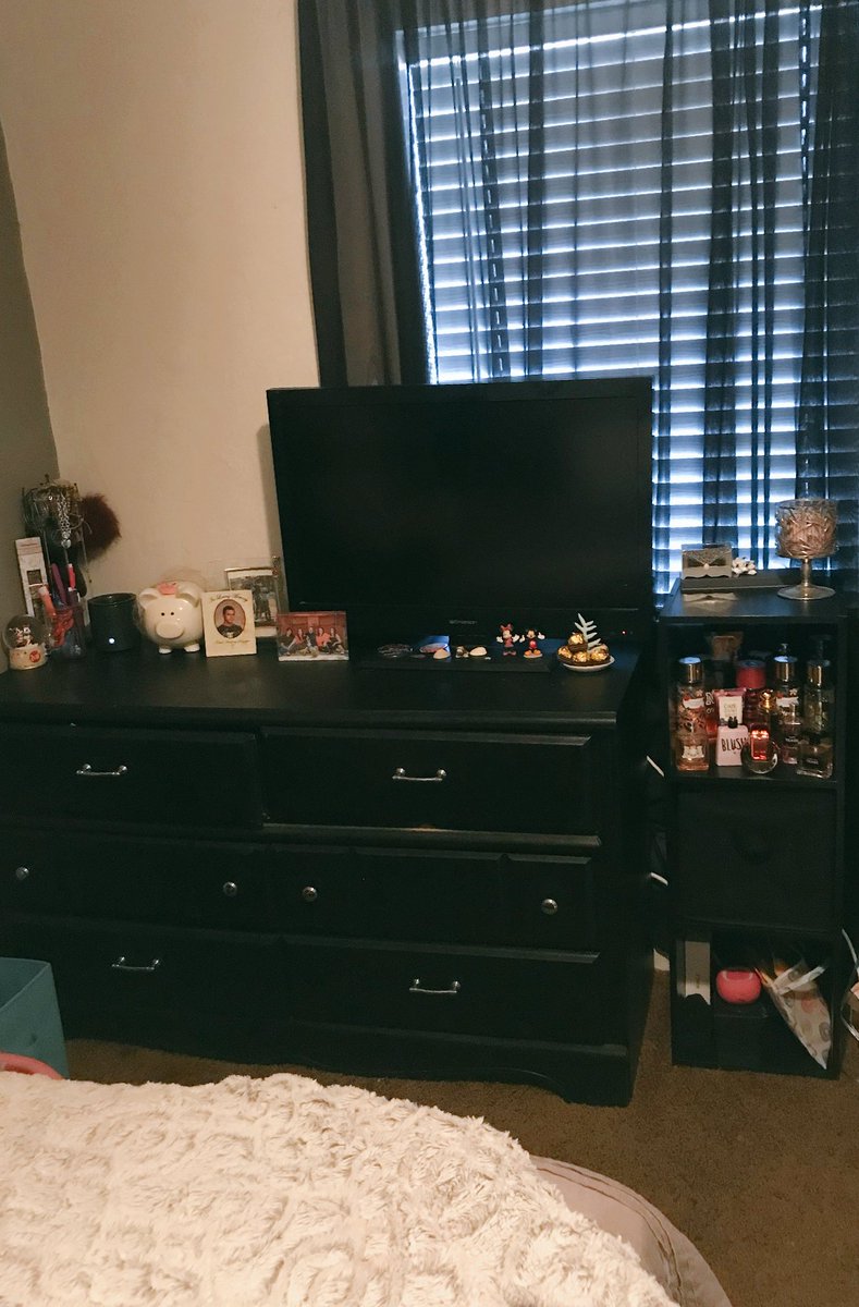 CrayyKayy's tweet photo. Im moving out next month but i might as well just completely change my room 🤷🏻‍♀️😂 https://t.co/2ZZqU8wLm1