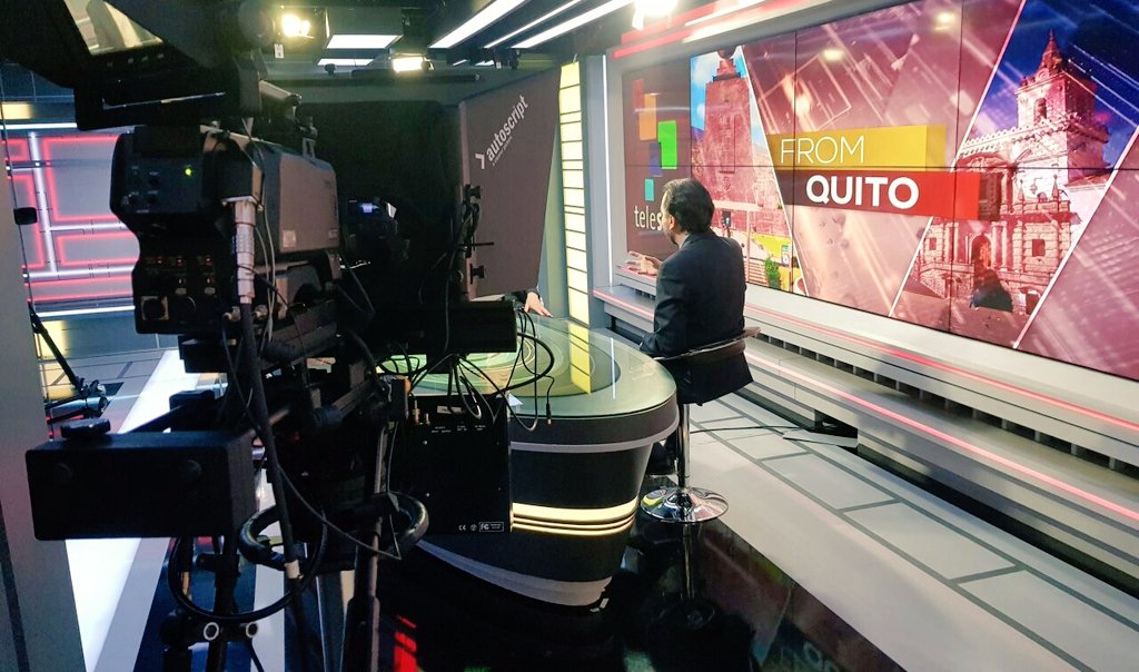 EN ESTOS INSTANTES |
Entrevista en el programa #FromQuito junto a <a href="/IainB_teleSUR/">Iain Bruce</a> por la señal de <a href="/telesurenglish/">teleSUR English</a>. Pueden seguirla en vivo por telesurtv.net/english y a través de youtu.be/HcGrNDWe8zA