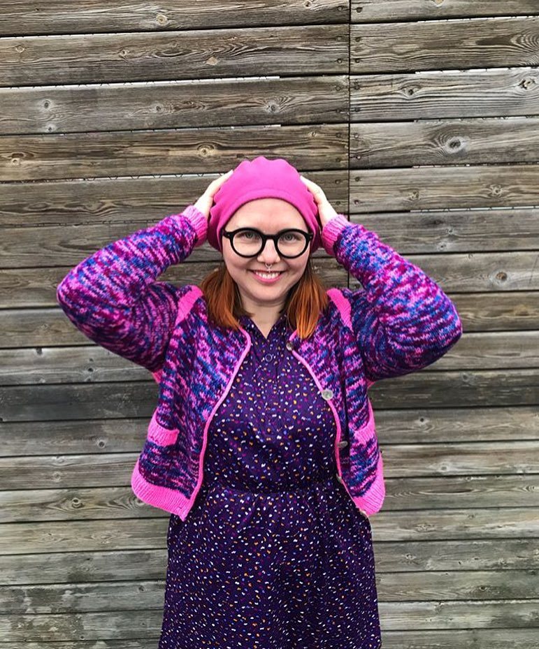 TheWoolKitchen's tweet photo. Sharing @josefinast amazing pic of her #yvescardigan how cute is this version in 'Hello Frida' 💕you can find your pattern copy with 20% off on ravelry via @theknittingalmanac profile. Thank you for supporting independent designers .
#knittersofinstag… https://t.co/8BqYLenJC6 https://t.co/MYtTHheIfi