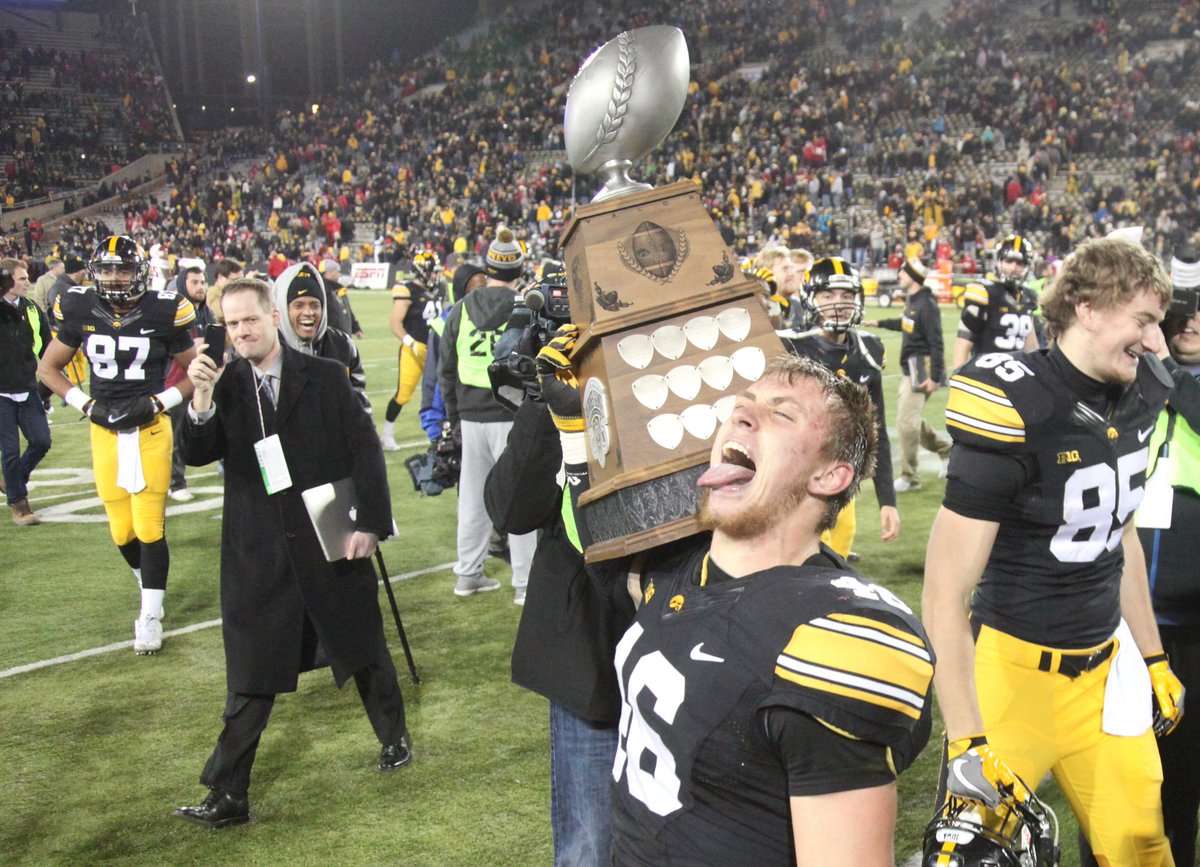 CadeSuhr's tweet photo. @AdonisFRO17 @BarstoolHusker @BarstoolUIowa Idk I can think of 3 recent occasions😏 https://t.co/pzuMsHQgv8