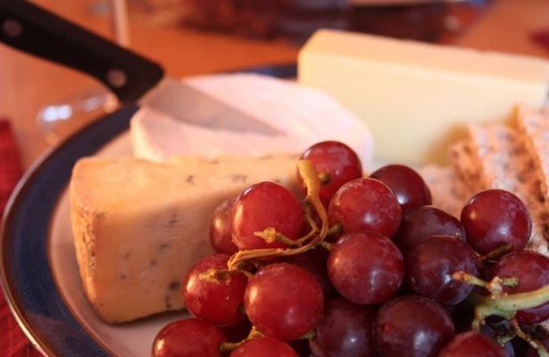 matt_a_lockwood's tweet photo. End your meal the right way – A spot of #WensleydaleBlue, a taste of #RibblesdaleGoats and plenty of #OatCrackers! https://t.co/jpPv00DpyM #DessertMenu #EatingOut #IndieRestaurant https://t.co/86eFNqXUoN