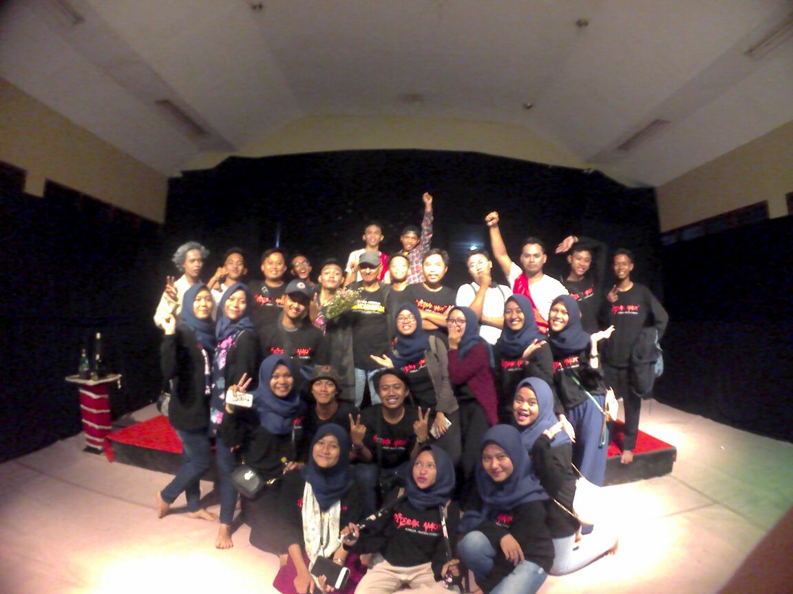 TeaterTaring's tweet photo. Perburuan pertama sukses
#perburuanpertama #teater #drama #puisi #sastra #senipanggung #dramarealis #dijebakmaut #antonchekhov #teatertaring https://t.co/7K06SiaiMi