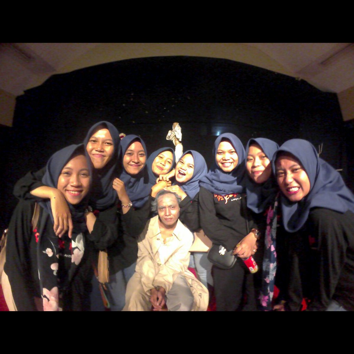 TeaterTaring's tweet photo. Perburuan pertama sukses
#perburuanpertama #teater #drama #puisi #sastra #senipanggung #dramarealis #dijebakmaut #antonchekhov #teatertaring https://t.co/7K06SiaiMi