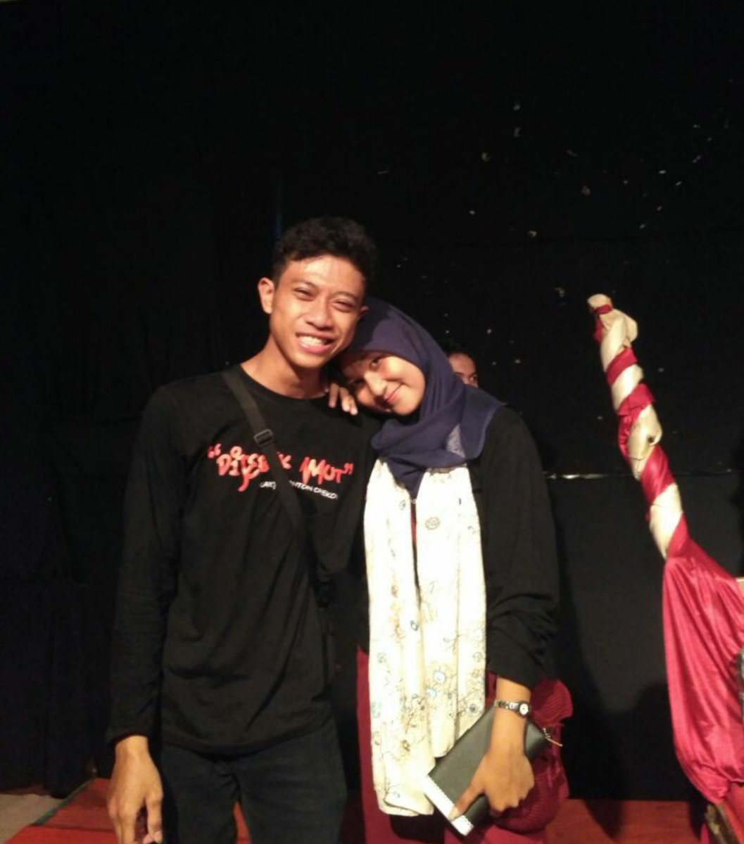 TeaterTaring's tweet photo. Pimpinan Berburu dan Humas
#perburuanpertama #teater #Drama  #sastra #senipanggung #dramarealis #dijebakmaut #antonchekhov #teatertaring https://t.co/X8jkhmWEiV