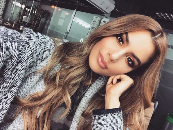 TKMcolombia's tweet photo. La foto de Ariadna Gutiérrez con su padre que nos rompió el corazón: https://t.co/TVr6cLcziW https://t.co/GopX4JWGej