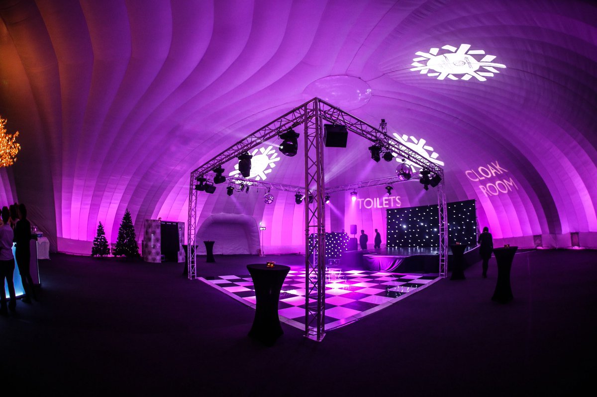 Evolutiondome's tweet photo. Our last install of 2017....The team worked with @cambridgedining to produce over 3000SQM of stunning contemporary event space. #EventProfs #TemporaryStructures #InflatableStructures #PopUpStructures https://t.co/NFxtp0FVrD