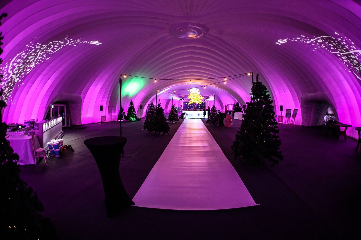 Evolutiondome's tweet photo. Our last install of 2017....The team worked with @cambridgedining to produce over 3000SQM of stunning contemporary event space. #EventProfs #TemporaryStructures #InflatableStructures #PopUpStructures https://t.co/NFxtp0FVrD