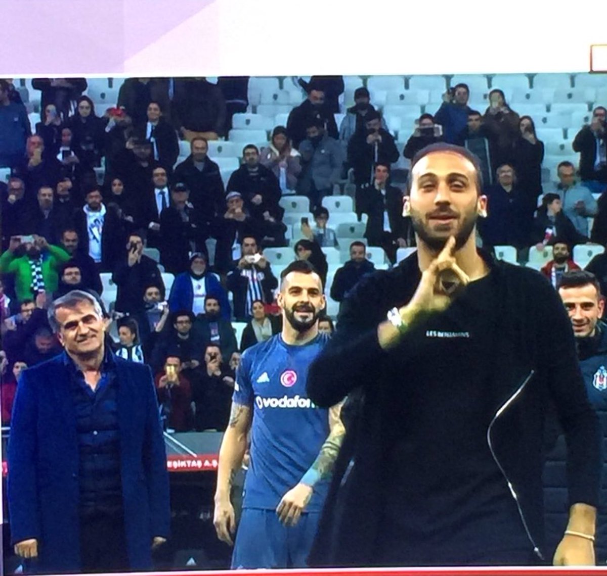 Tosun Paşa’nın bonservisi belki 30 milyon euro ama Şenol Hocamın bu bakış paha biçilemez...