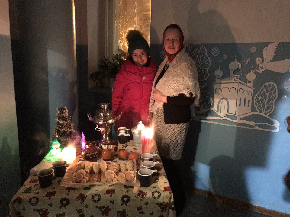 Иногда нужно совсем немного, чтобы дом преобразился. Всего одна идея ...

Подъезды большого дома преобразились, горят гирлянды, висят снежинки и сказочные фигуры, горят камины (!), а некоторых украшений я никогда раньше не видел!

vk.com/lenina20kirov?… #НовыйГод #ЖКХ