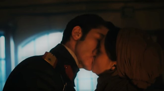 aesthete0's tweet photo. Ortamın loşluğu bana ilk mağlubiyeti hatırlattı...
Hilal Leon #HiLeon https://t.co/68SkolM7C1