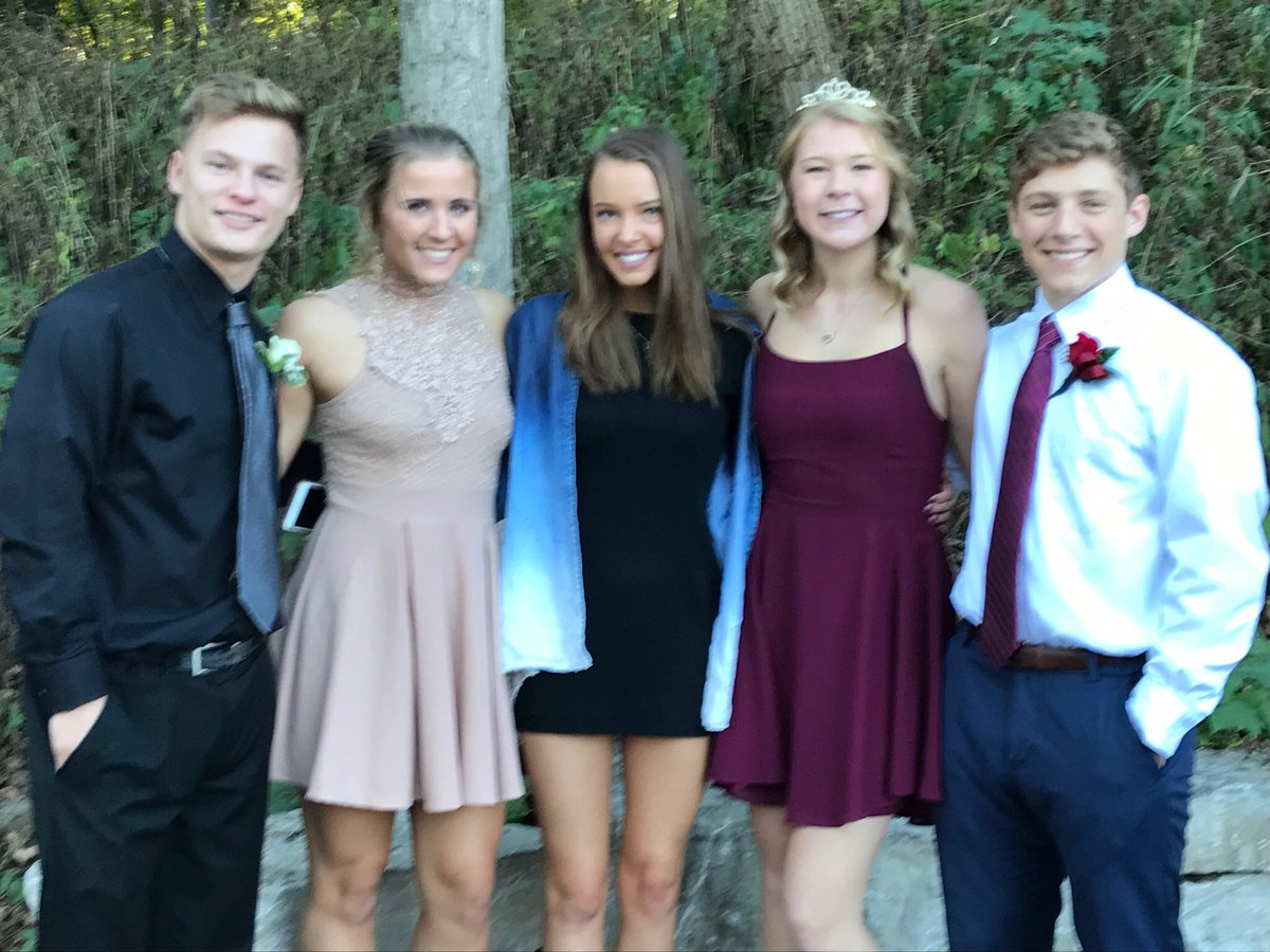 laurynlogic's tweet photo. Happy birthday to the bff @Callie_howard_ celebrate your first day of being an adult!! 💕 ily https://t.co/ZjEfR7P5iu