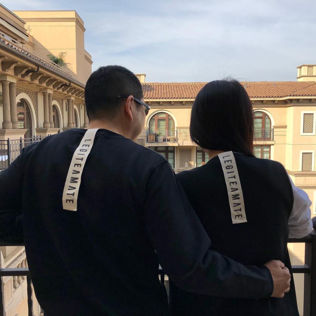 Netizenland's tweet photo. Kemesraan Hary Tanoe dan Liliana Saat Liburan Ke Los Angeles Bikin Netizen Ngiler https://t.co/k8QIKzeuhv https://t.co/nCGcLKeW0S