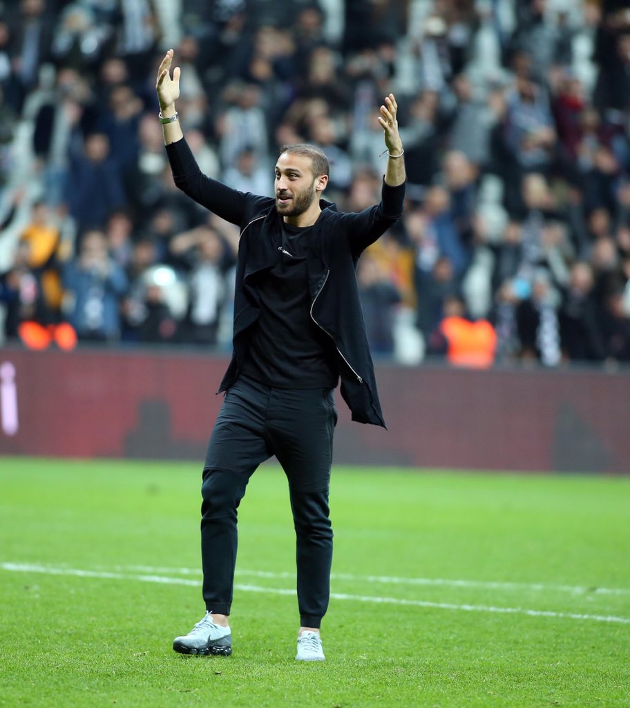 Besiktas's tweet photo. Galibiyet üçlüsü Tosun Paşa'dan 👏👏👏 https://t.co/8Z69cHU1kb