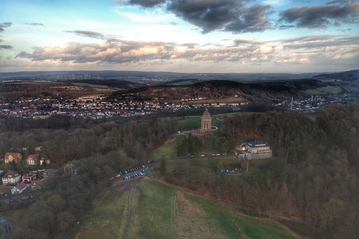 saltcom's tweet image. Das Burschenschaftsdenkmal von Wolken bedeckt #clouds #Eisenach