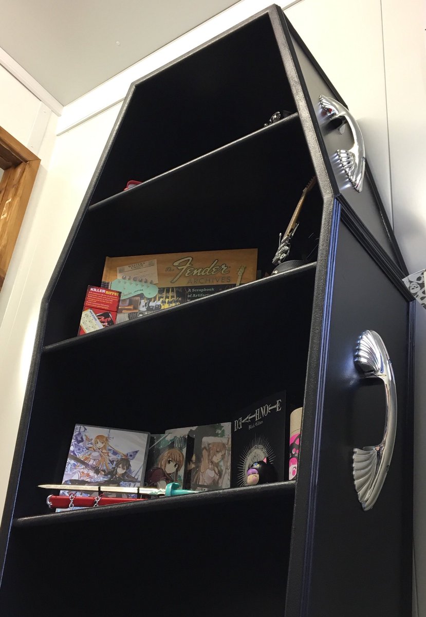 jxssiemae's tweet photo. Can we just appreciate how awesome my Christmas present is! #coffin #alternativequeen #alternative #goth https://t.co/MVQexKh5Gy