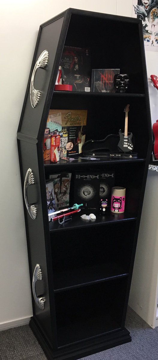 jxssiemae's tweet photo. Can we just appreciate how awesome my Christmas present is! #coffin #alternativequeen #alternative #goth https://t.co/MVQexKh5Gy
