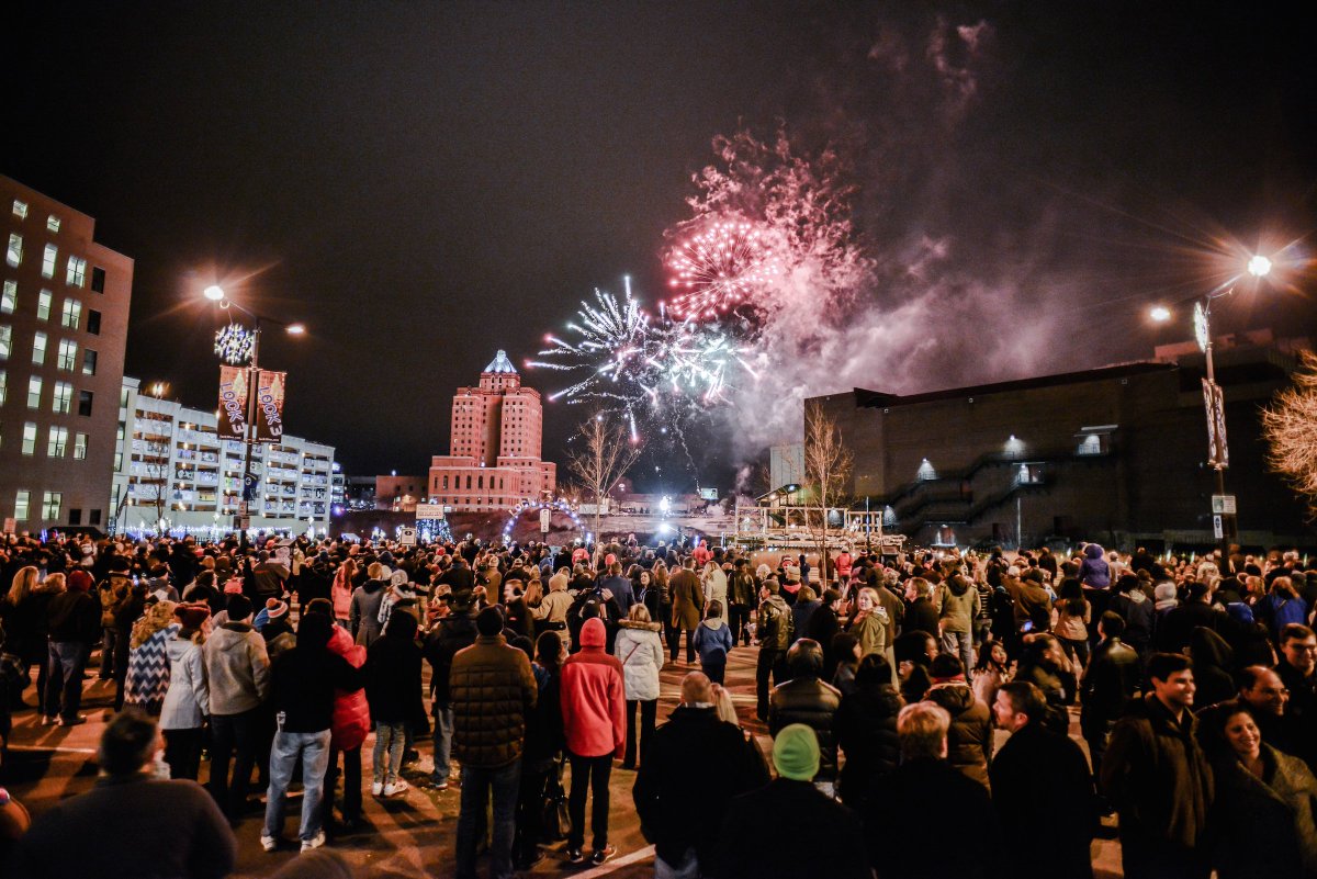 amerfireworks's tweet photo. Can't wait to help out with #FirstNightAkron18 in @downtownakron! It's an amazing night for all ages @Lock3Akron so come on out! https://t.co/HvgyN8AUAg
