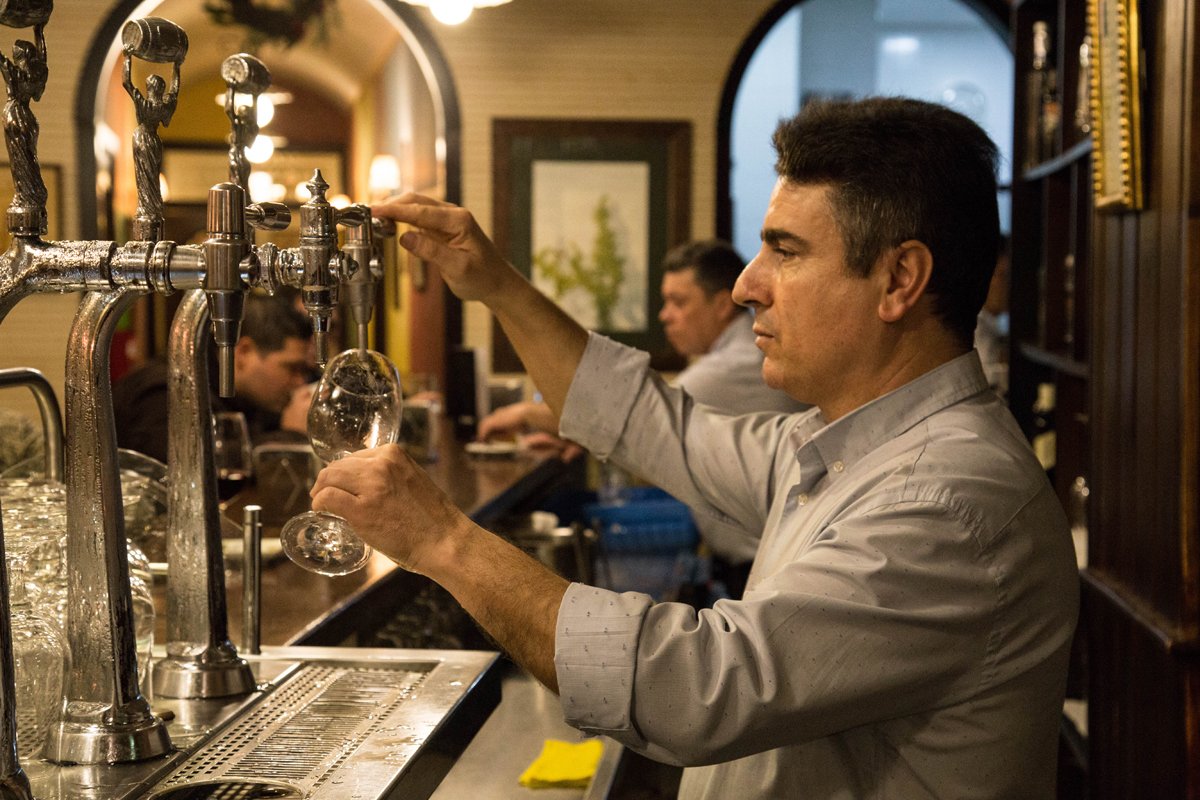 AzabacheHuelva's tweet photo. Los sueños se cumplen, esa era la ilusión de Eduardo, ser Rey Mago de Huelva... Enhorabuena Gaspar de todo el equipo de Restaurante Azabache https://t.co/0Rktngm60g