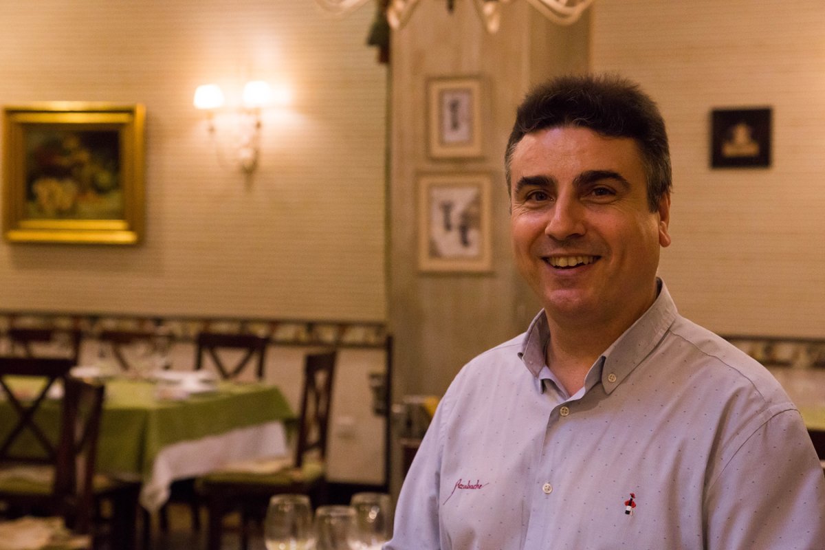 AzabacheHuelva's tweet photo. Los sueños se cumplen, esa era la ilusión de Eduardo, ser Rey Mago de Huelva... Enhorabuena Gaspar de todo el equipo de Restaurante Azabache https://t.co/0Rktngm60g