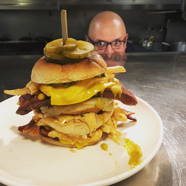 Chef JRod keepin' us full &amp; happy during the holiday season 😍😋

#PetesGrilleHB
📷: IG/<a href="/right_or_wong/">Right Or Wong</a>