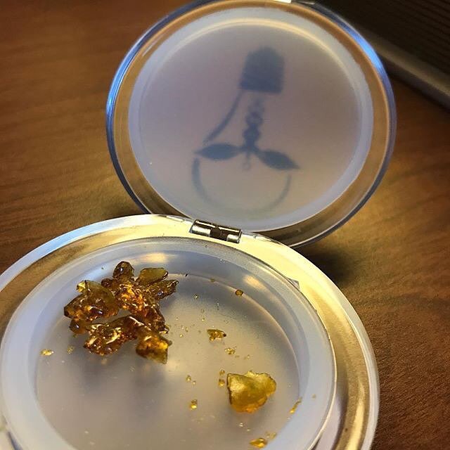 cannavativegrp's tweet photo. If you've tried or shatter you know you've hit a gold mine! #Cannavative #REPOST --- 📷: @johanndoes https://t.co/YL58GvOwSa