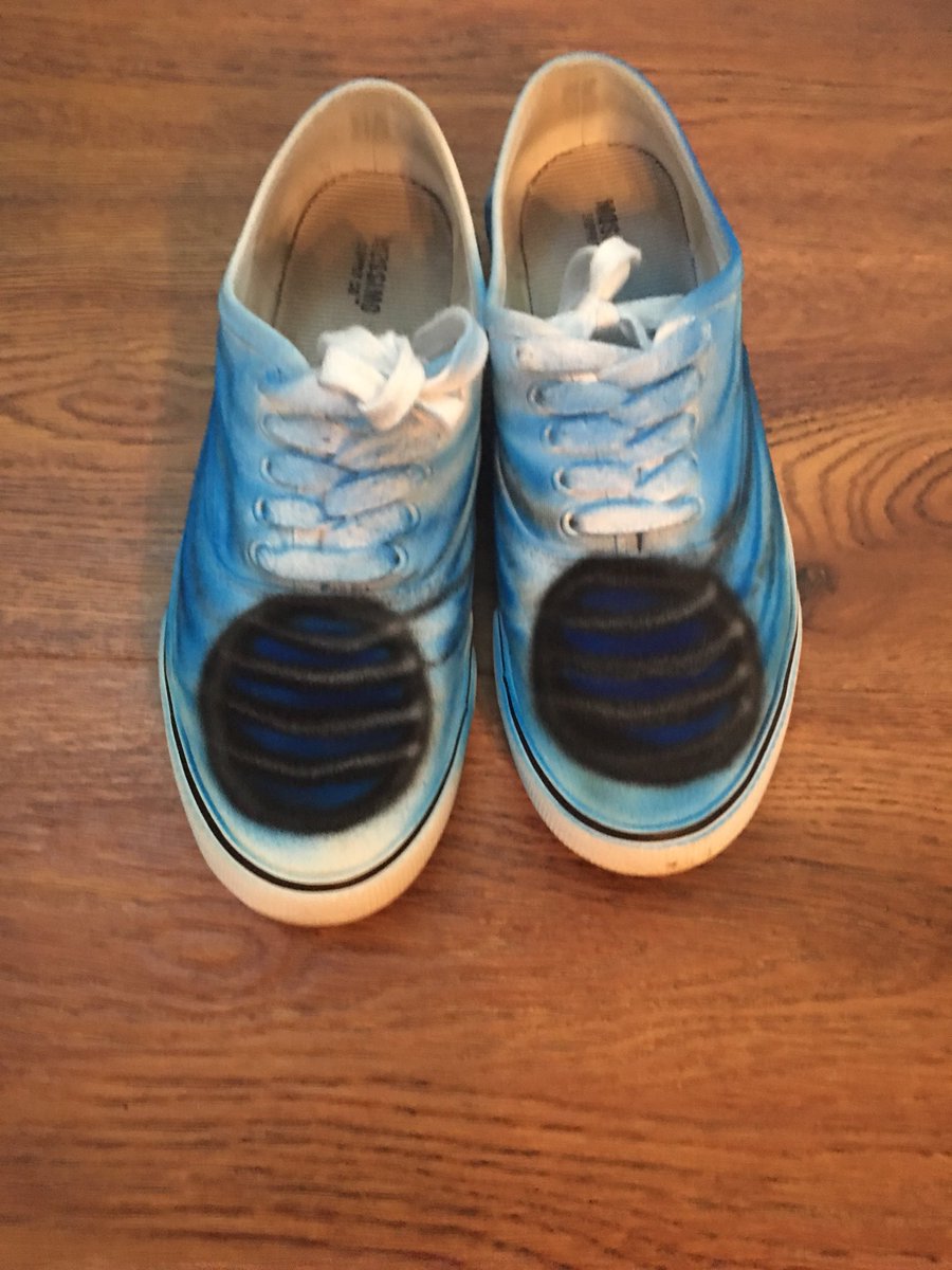 My customer today airbrushed my shoes today! Happy customer &amp; Happy Expert! #IHX