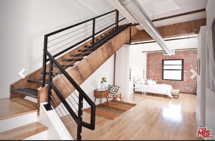 ThePropertyLab's tweet photo. Hoot, Hoot ๐ Just opened escrow on this #cool loft in the #Arts District of #DTLA! Across the street theyโre laying the groundwork for some green space, thereโs a Cafe Gratitude & more shops! Walkability here is def on point ๐ Ask price $1,175,000, 1712 SF. #ContactTheLab https://t.co/4XKLk6z2w3