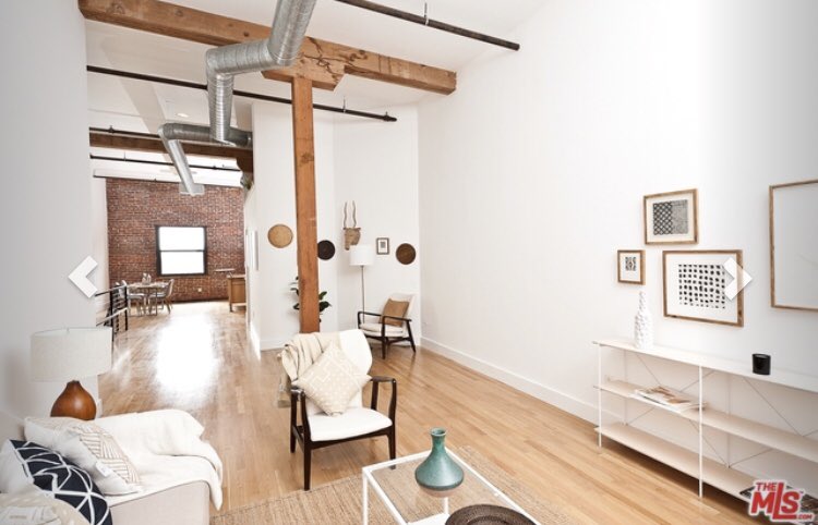ThePropertyLab's tweet photo. Hoot, Hoot ๐ Just opened escrow on this #cool loft in the #Arts District of #DTLA! Across the street theyโre laying the groundwork for some green space, thereโs a Cafe Gratitude & more shops! Walkability here is def on point ๐ Ask price $1,175,000, 1712 SF. #ContactTheLab https://t.co/4XKLk6z2w3