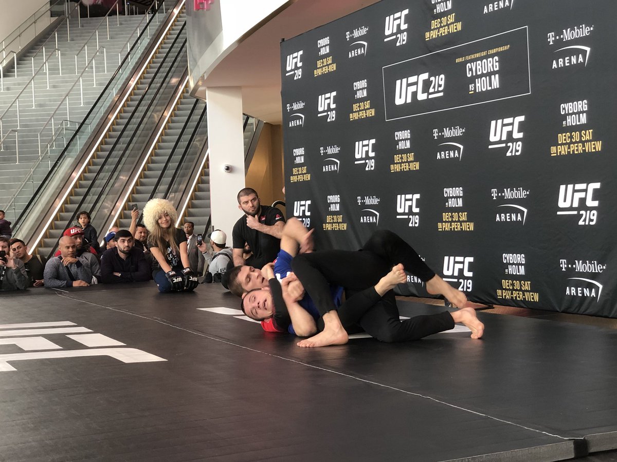Ariel Helwani On Twitter Khabib Nurmagomedov S 1 Fan Watching Him Workout I Ve Seen This Little Girl And Her Dad All Over The Country