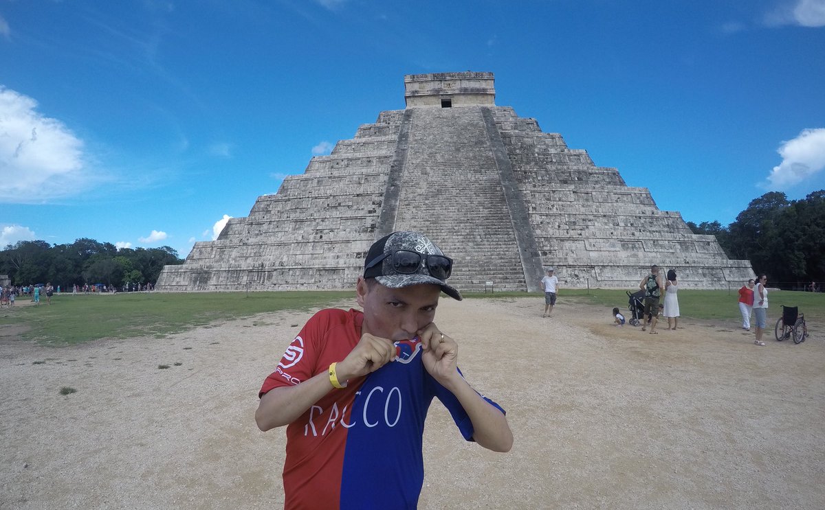 BarbosaFabianoo's tweet photo. 2017 ficou para a história, demonstrando o amor ao tricolor pelo mundo, até debaixo da água, obrigado @ParanaClube Cancun jamais será a mesma ... #PRC2017 #PRCpeloMundo #ParanáClube #prc2017 #cancun2017 #Cancun https://t.co/D3E0vHmZSb