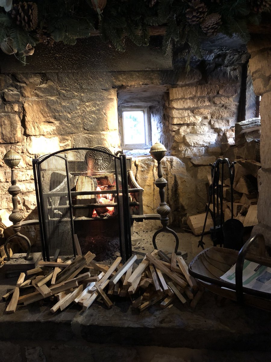 Gavb1977's tweet photo. Love this pic of the fireplace at Huxley’s coffee shop in Chipping Campden #chippingcampden #cosy #coffeetime #picturepostcard #iPhoneX https://t.co/68UlNkEDDH