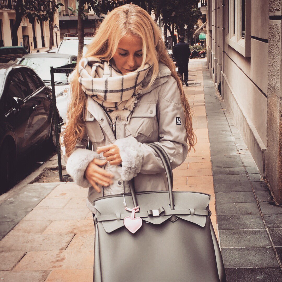 Cute ideas &amp; perfect #gift for #Christmas <a href="/savemybagspain/">Save My Bag Spain</a> #itbag #musthave #customizeyourself 🛍 <a href="/IlBacodaSeta/">Il Baco da Seta</a> <a href="/savemybagspain/">Save My Bag Spain</a> #EstiloyModa #RegalosdeNavidad 👛