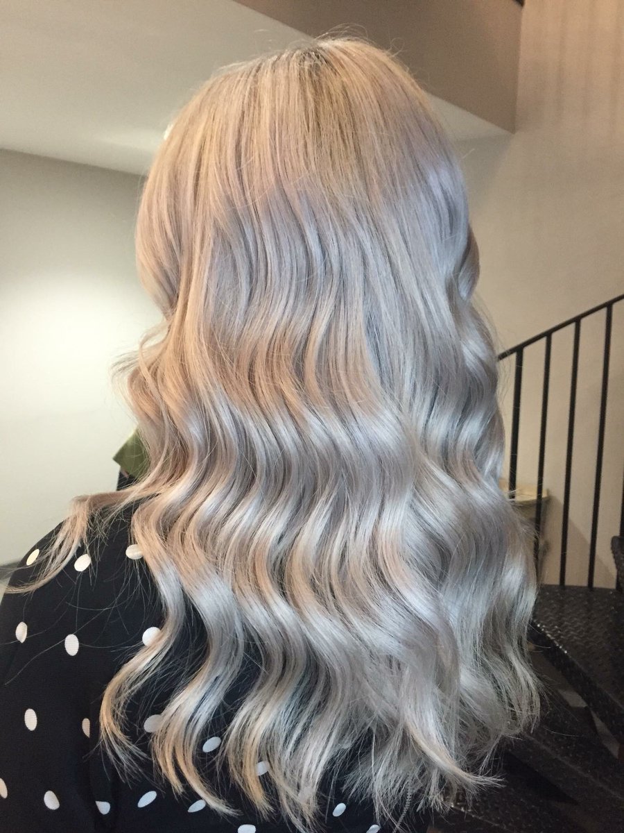 TJWHairDesign's tweet photo. SNOW WHITE 

We’re loving this icy blonde creation

Wellaplex used throughout, protecting the hair on the inside whilst leaving a gorgeous shine on the outside! 

#sayyestowellaplex #hair #redkenobsessed #redkenstyling #wella #wellacolour #tjw https://t.co/GeewBu1Lno