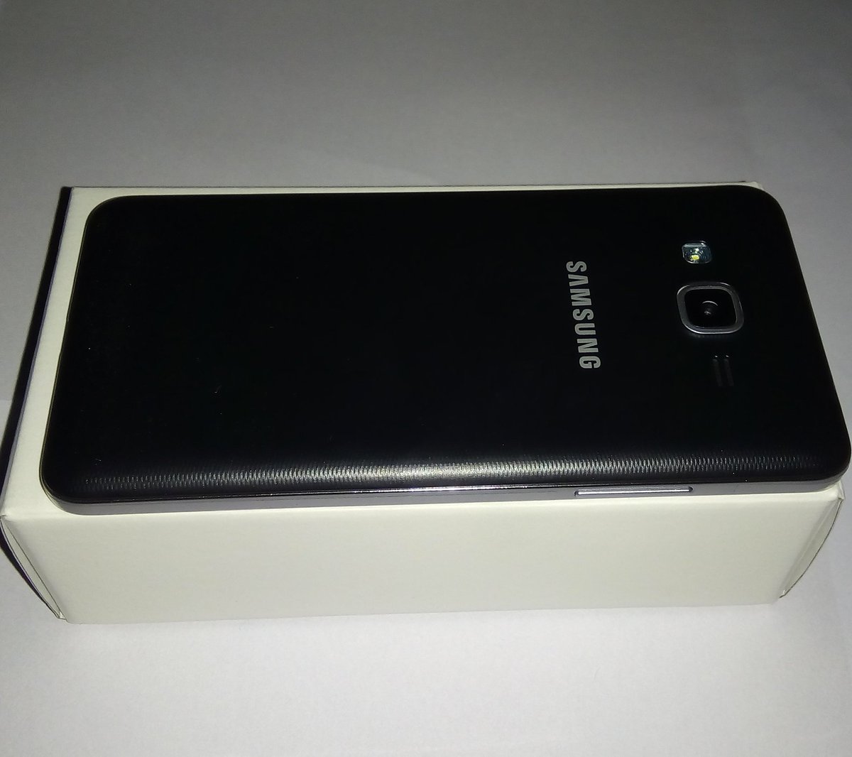 RichRodriguez2R's tweet photo. New #phone, who's this? 😂 I'm so #glad that i finally got an #smartphone. #newsmartphone #firstsmartphone #myfirstsmartphone #newphonewhosthis #samsunggalaxy #branding https://t.co/MXeHUsdXF7